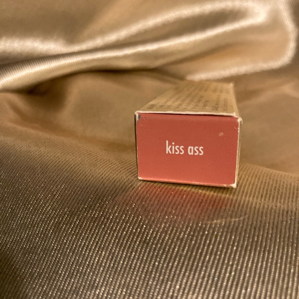 Stila Matte Lip color in kiss ass - Picture 3 of 4